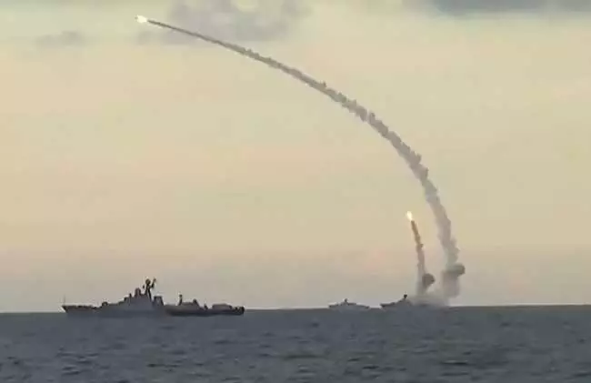 Russia Launches Cruise Missiles Against Isis In Syria Pics