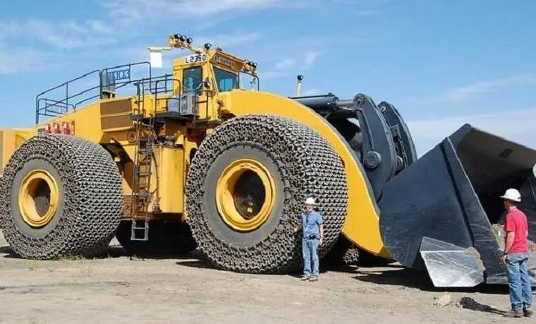 Meet The World’s Largest Frontend Loader  The Letourneau L2350 Featured