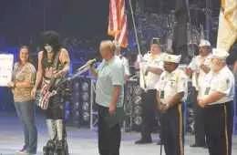 Kissstopsconcerttogivemoneytovetssaythepledgeofallegiancetakeashotatcolinkaepernickandplaythenationalanthemfeatured