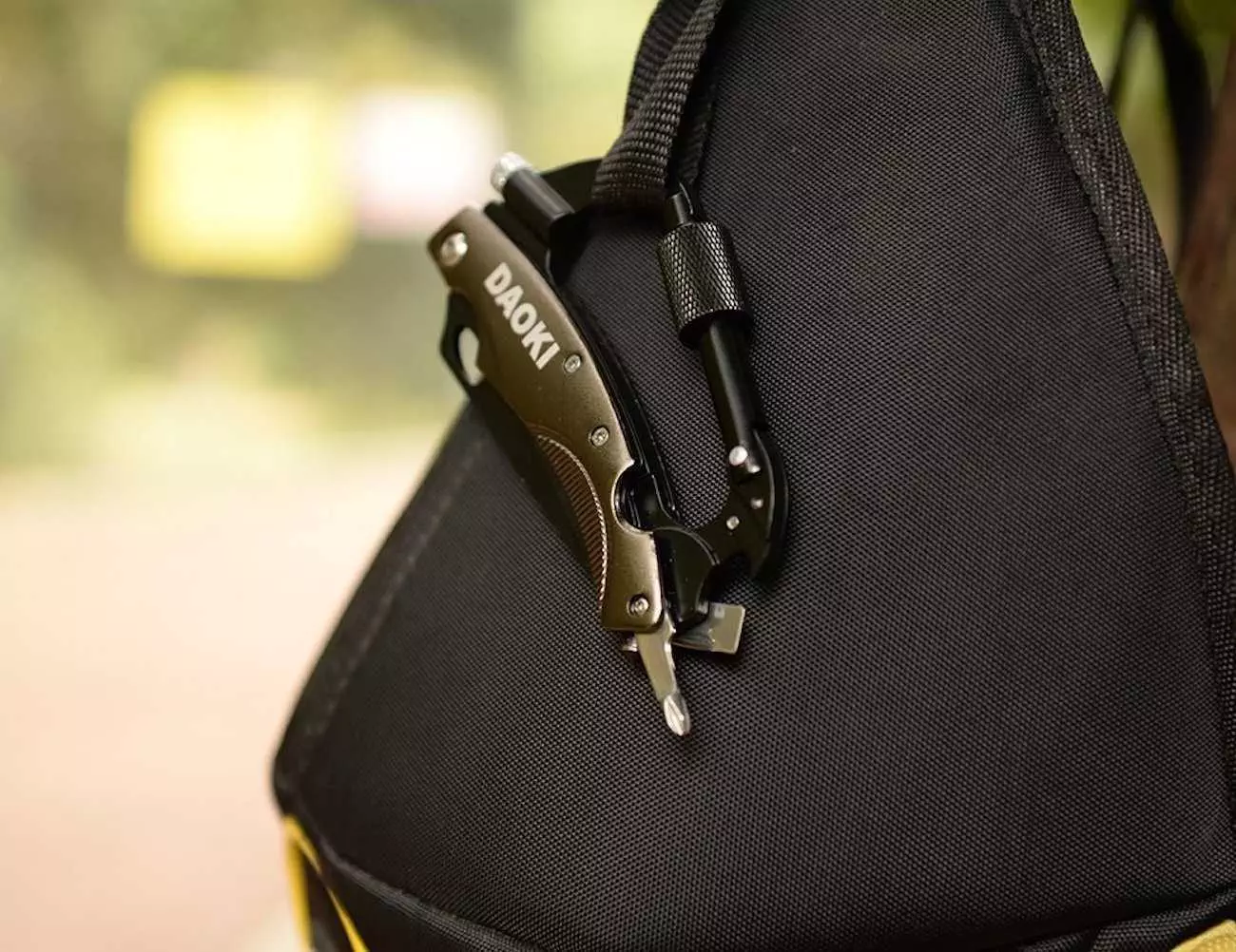 Daoki 7In1 Multifunctional Carabiner Is A Low Maintenance Product