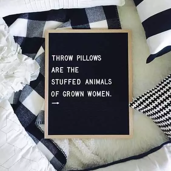 Letterboard Throwpillows