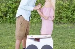 Facebook Kiss Before Reveal