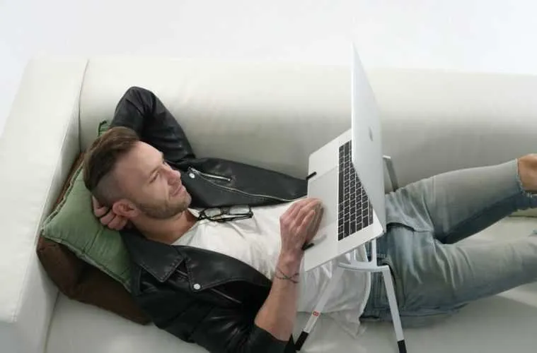 Ovel Laptop Stand Lay