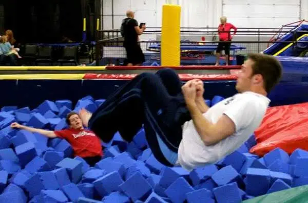 21 Pictures That You Will Need To Look Carefully To Know. #12 Is Amusing- Lol._5Fb28135A3522.Jpeg165 Funny Double Take Photo Bullying The Midget