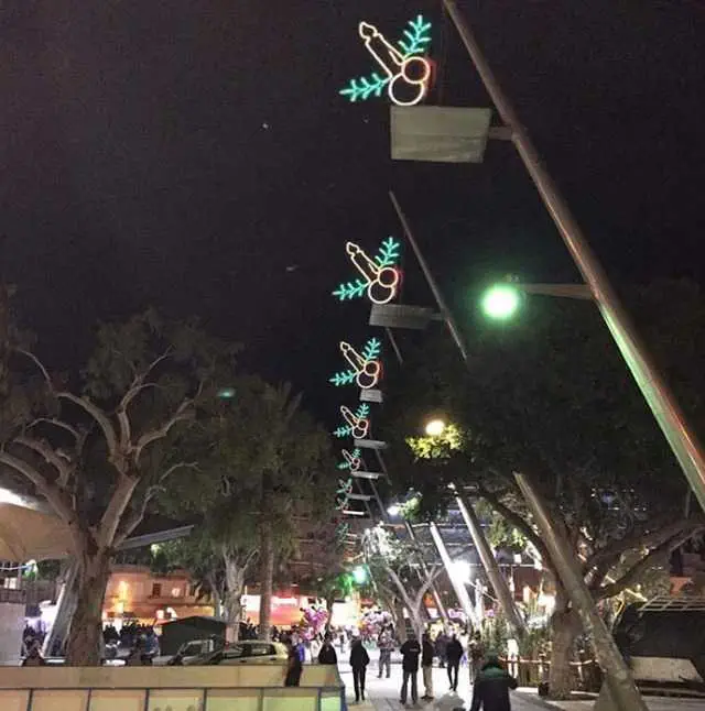 Tumblr_153E6Ca1800Ac243F65Bfb8330796735_C985A62F_640 Christmas Fails Mistletoe? Or Something R Rated