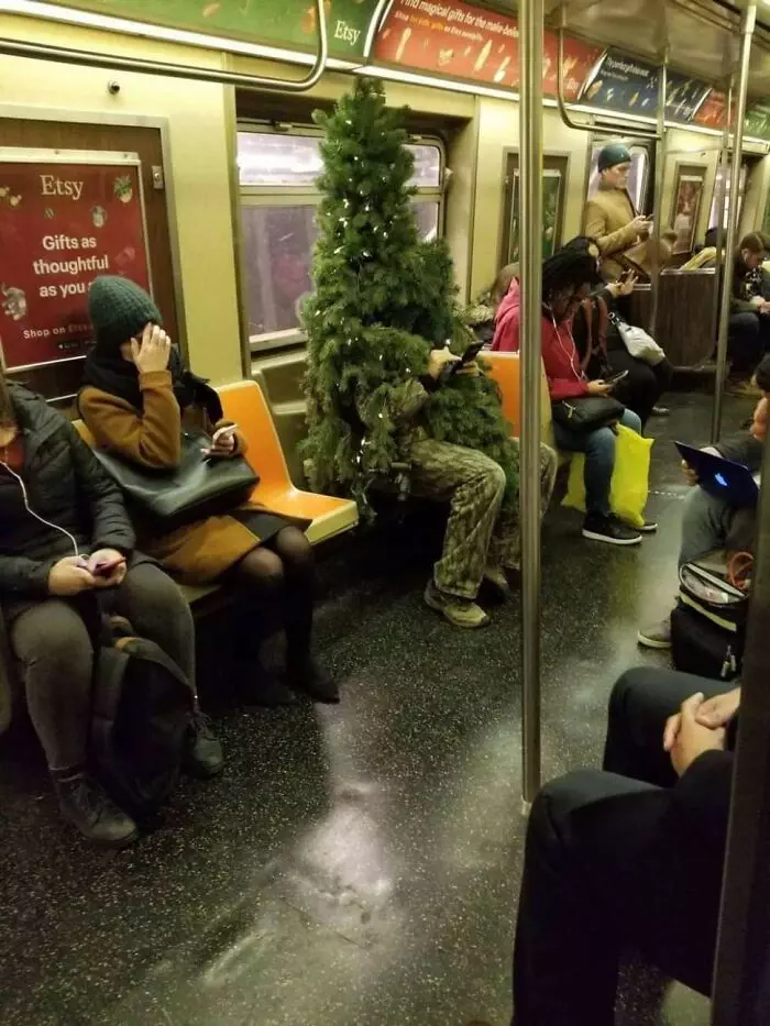 30 Strange And Weird Pictures Taken On The Subway