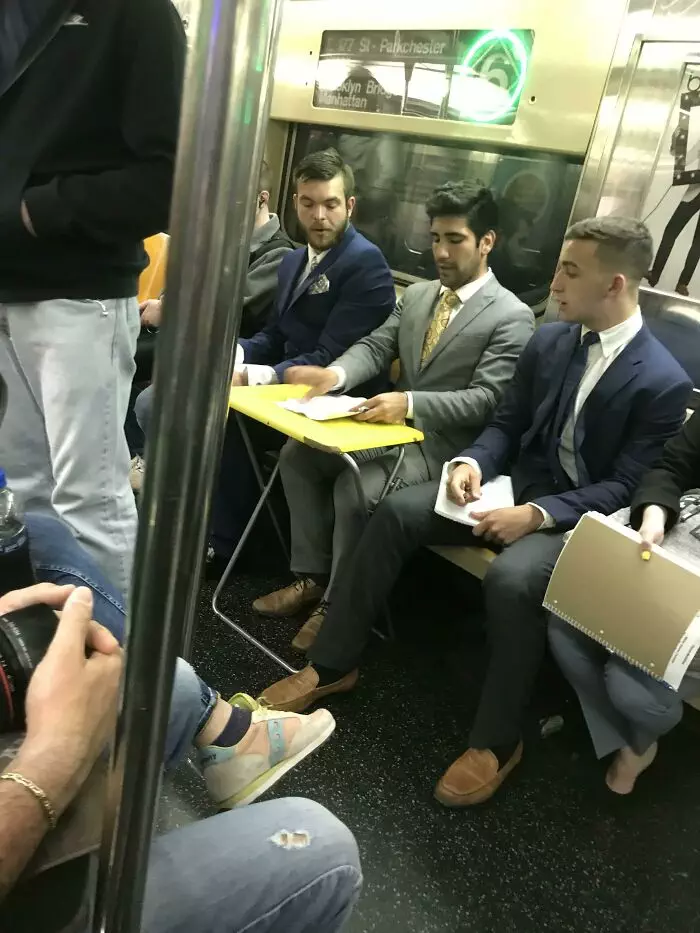 30 Strange And Weird Pictures Taken On The Subway