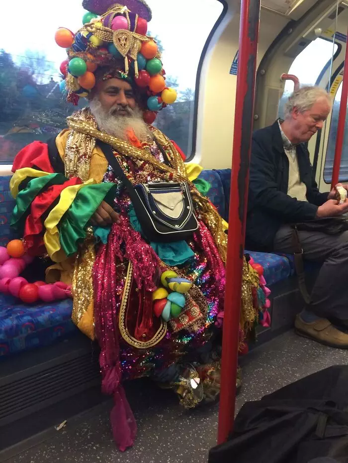 30 Strange And Weird Pictures Taken On The Subway 