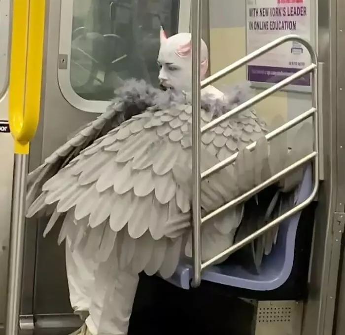 30 Strange And Weird Pictures Taken On The Subway