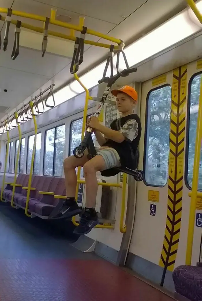 30 Strange And Weird Pictures Taken On The Subway
