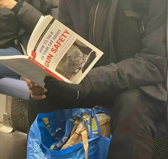 30 Strange And Weird Pictures Taken On The Subway