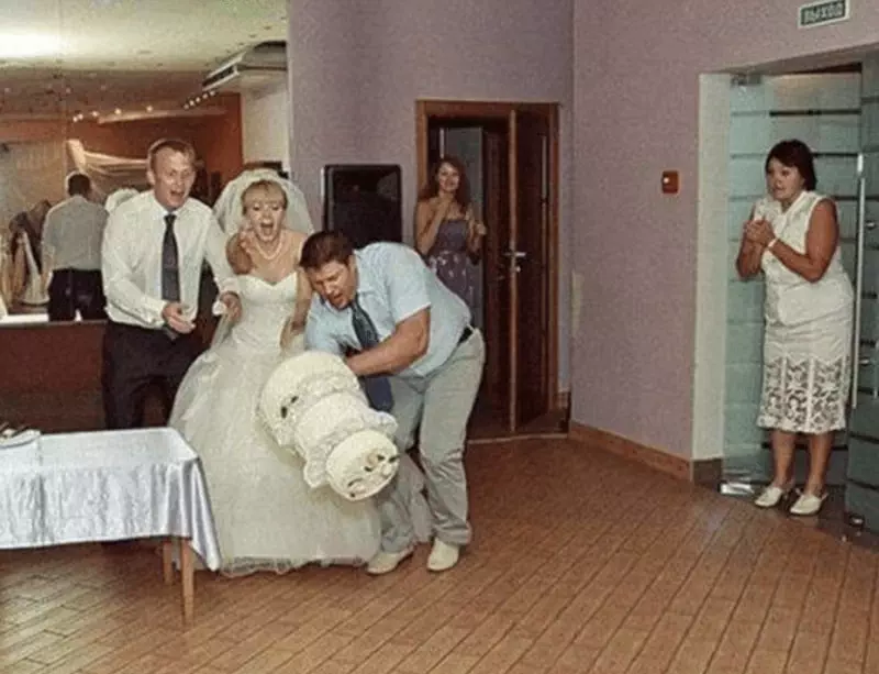 31 Epic Wedding Day Fails That Are Almost Sad To See