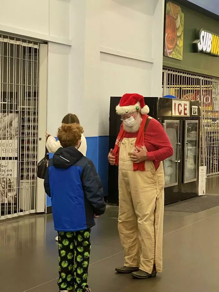 30 Insane Walmart Images Caught On Camera