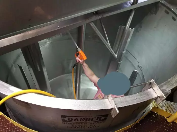 30 Of The Dumbest And Funniest Work Safety Examples
