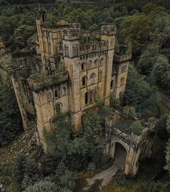 30 Amazing And Breathtaking Abandoned Locations