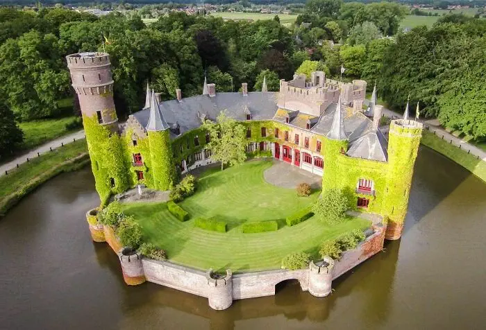 40 Of The Most Beautiful Historic Castles