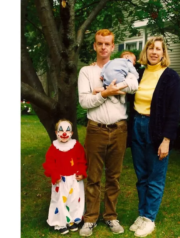 30 ‘Awkward Family Photos' To Cringe At