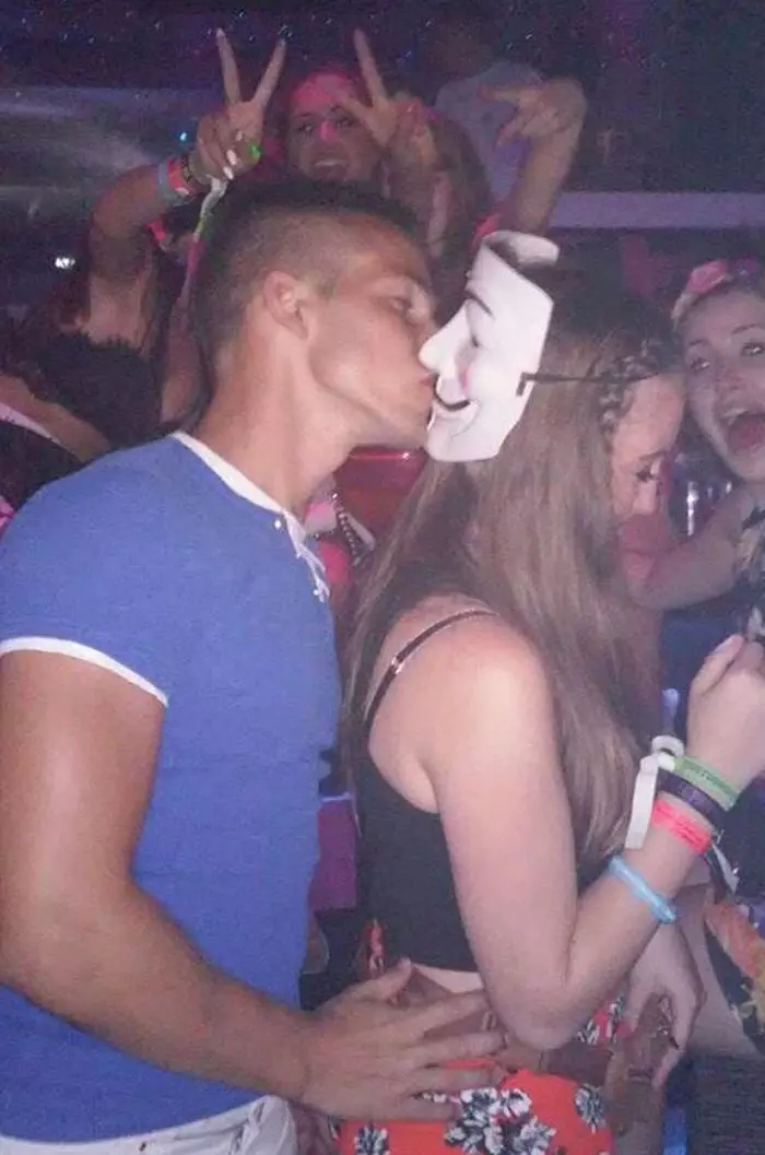 30 Insane And Funny Times People Managed To Capture Chaos Of Nightclubbing