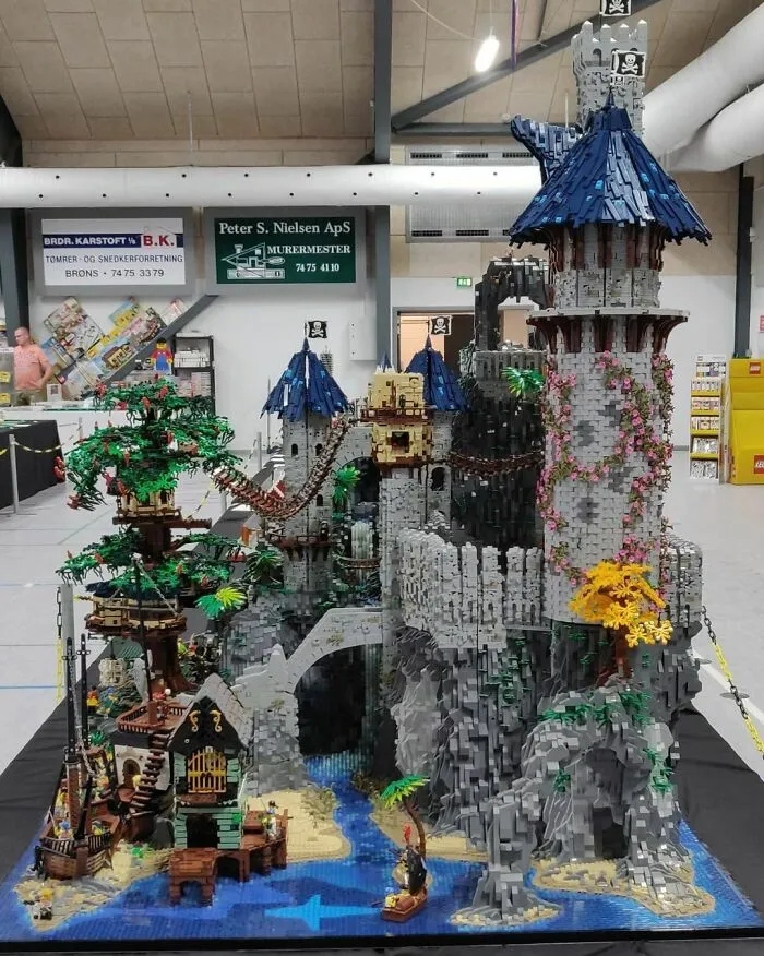 30 Incredible And Mind Blowing Lego Builds