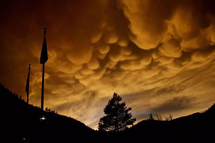 30 Of The Most Incredible, Stunning, And Weird Natural Phenomena
