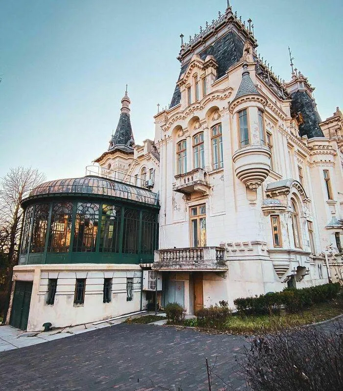 30 Legendary Architects That Created Some Amazing Homes