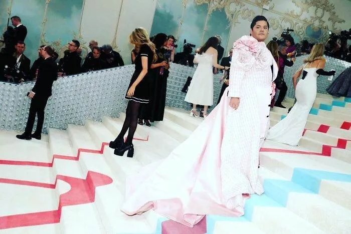 Extravagant Flashy Celebrities Met Gala Karl Lagerfeld 6450Cdead895B 700