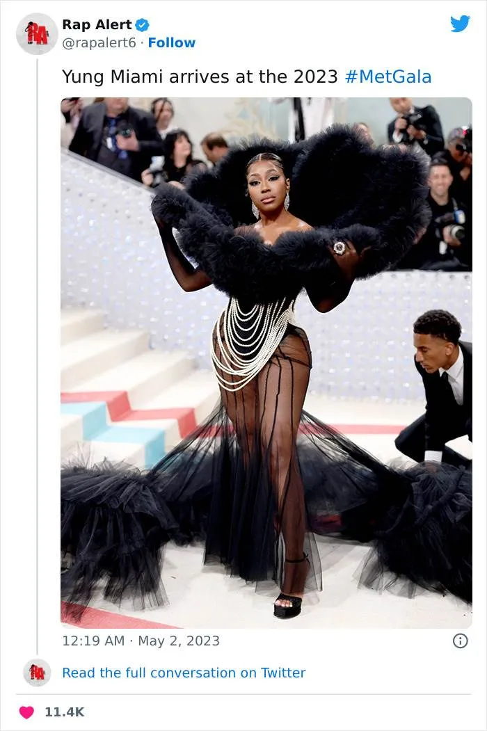 Yung 64511220487B2 Png 700