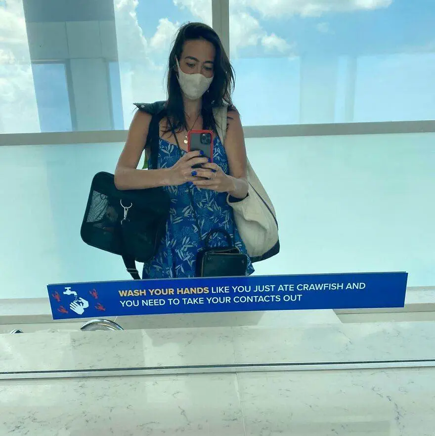 6464D0Edb8F76 Funny Airport Pics 880