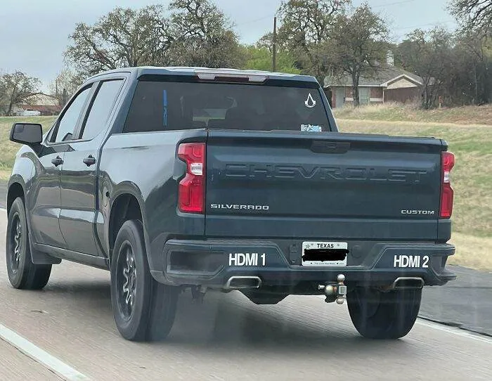 64760E303A06E Funny Weird Things On The Road