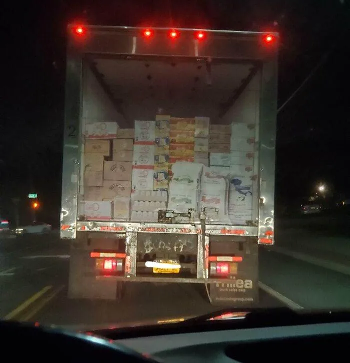 647613E27186E Funny Weird Things On The Road