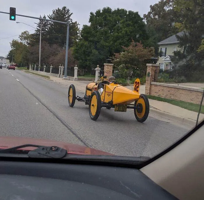 6476E21C86C86 Funny Weird Things On The Road