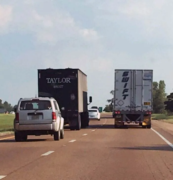 30 Funny, Weird, And Interesting Things Spotted On The Road