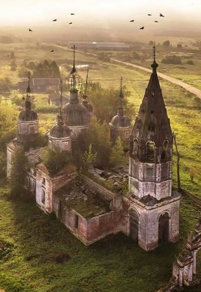 Interesting Old Abandoned Houses Pictures 53 64F81E386F7Cc 700