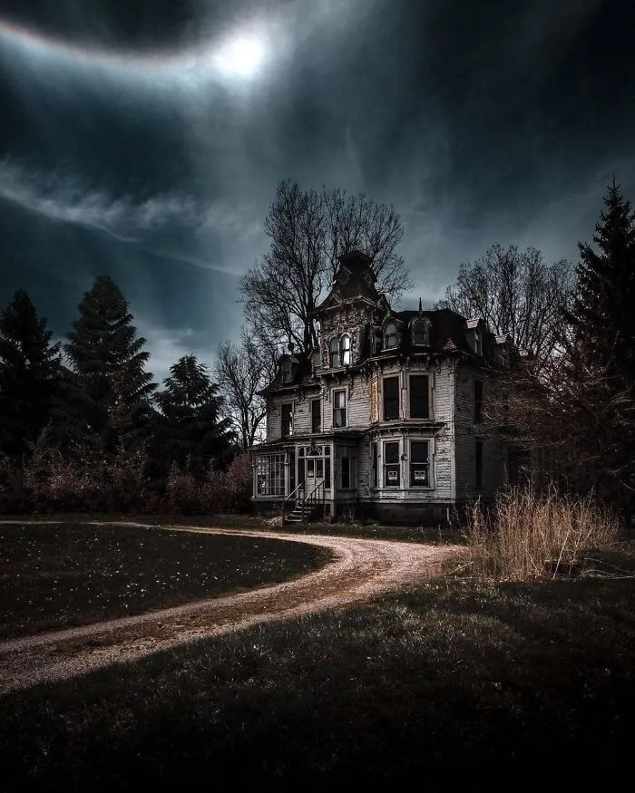 Interesting Old Abandoned Houses Pictures 56 64F81E3E79C4B 700