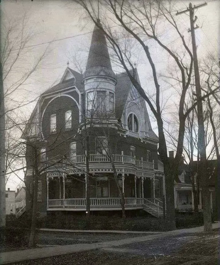 Interesting Old Abandoned Houses Pictures 64F8272E41872 700