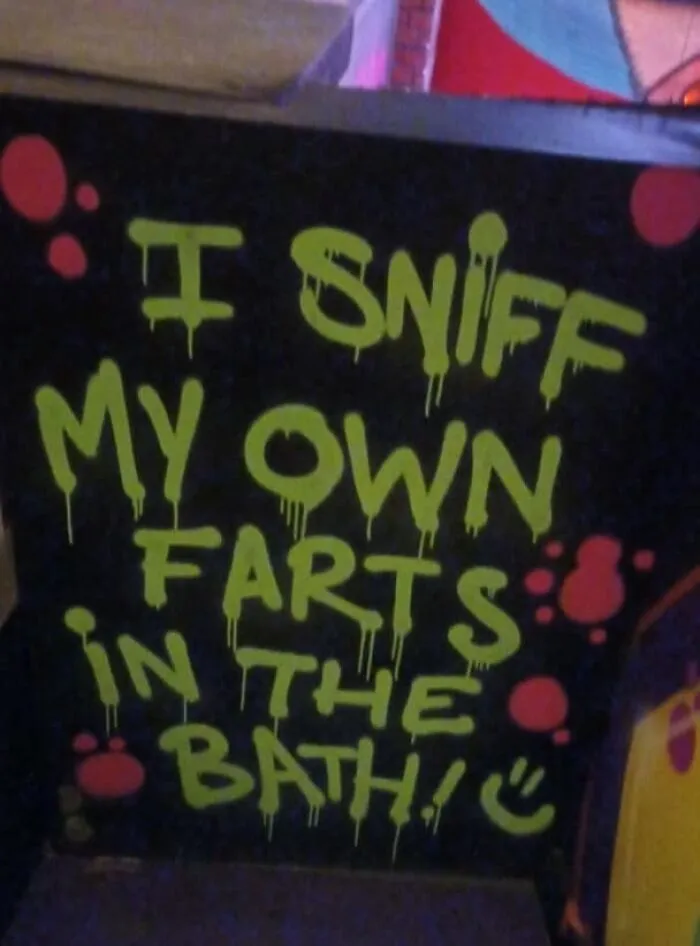 Funny Weird Graffiti 64Ccf75843513 700