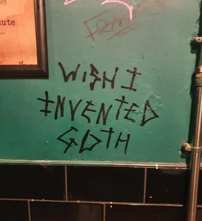 Funny Weird Graffiti 64Cd040703F9D 700