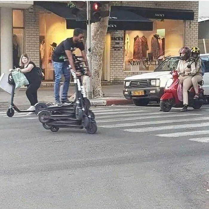 30 Images That Become Weirder The Further You Scroll