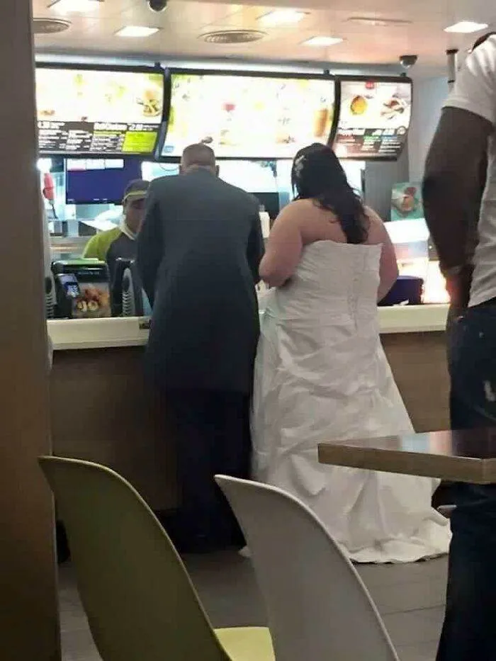 Cringe Photos Posts 660D0674Cd5D2 700