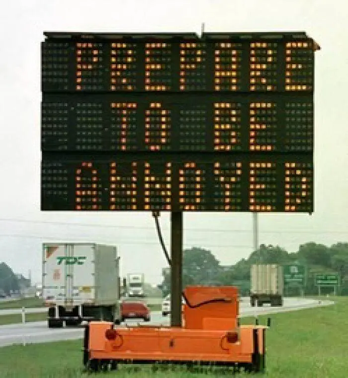 668Cfb7E913E1 Funny Signs Everywhere