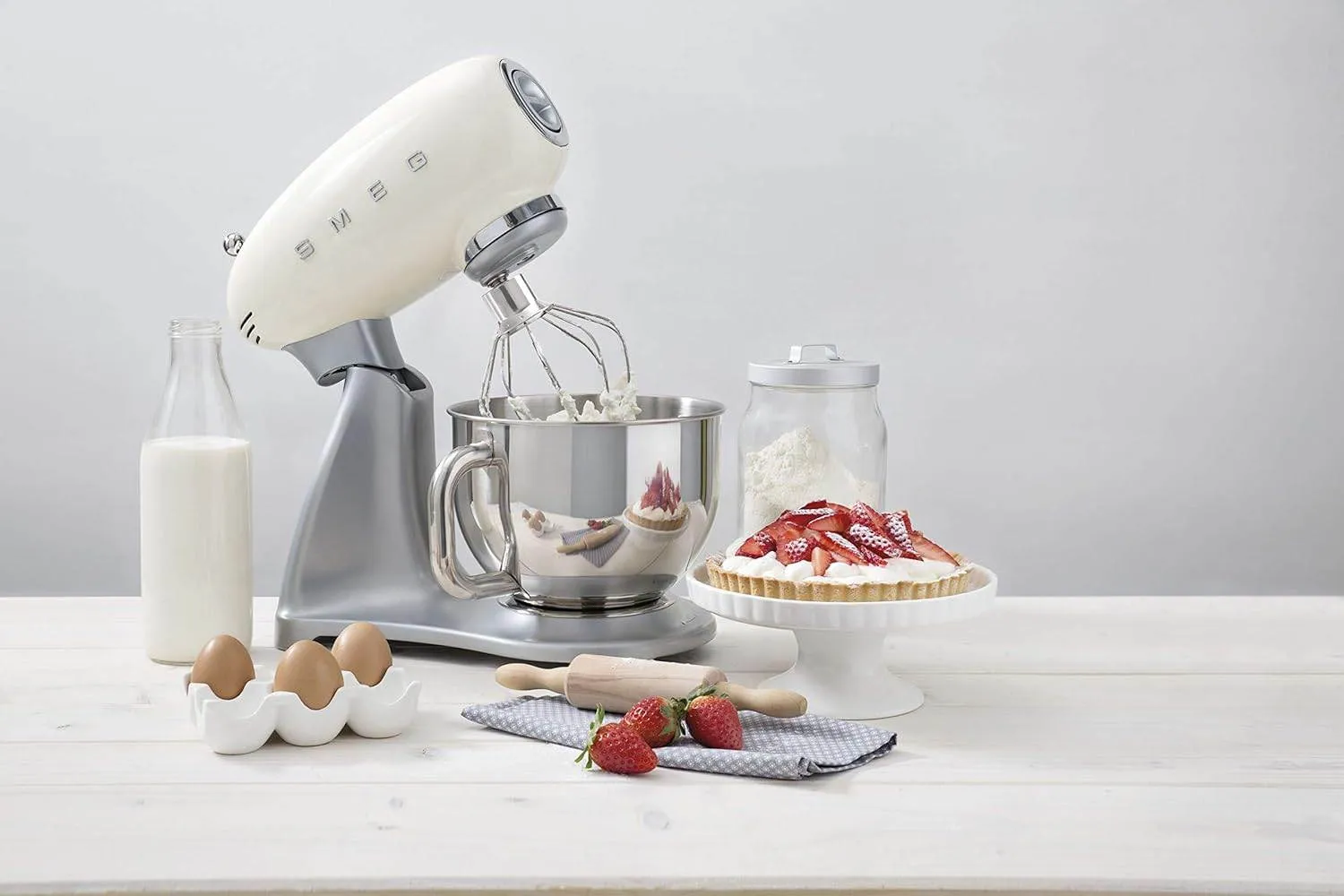 Smeg 50'S Retro Cream Stand Mixer: Vintage Charm Meets Modern Performance
