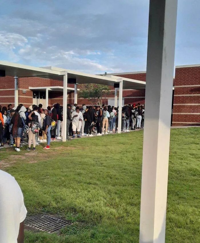 6752E712341Bd Horrifying Us School