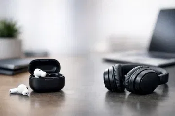 Wireless Earbuds Vs Headphones: Which Wins?