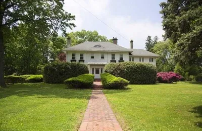 01 111 Year Old Mansion For Just 10