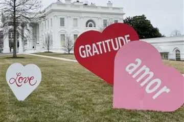 Biden Hearts White House Mc Square 210212 A6E932Dcba1A276D5Dbd3259E7Dedc74.Focal 380X380 1