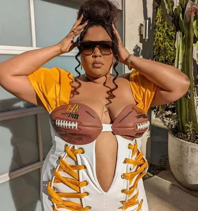 30 Hideous Dresses That Should Have Never Been Made 