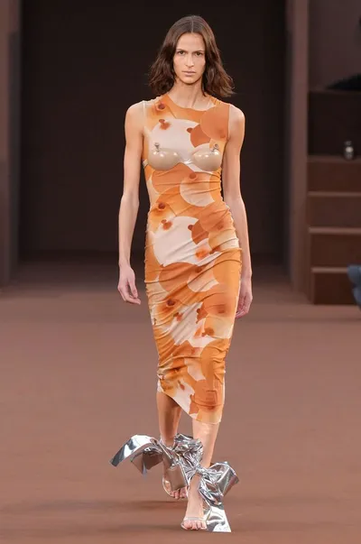 30 Hideous Dresses That Should Have Never Been Made 