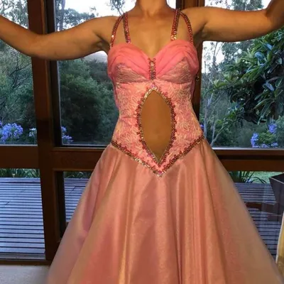 30 Hideous Dresses That Should Have Never Been Made 