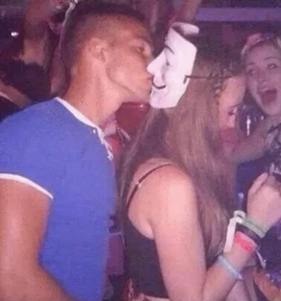 30 Spectacularly Weird Pictures That Will Definitely Confuse You