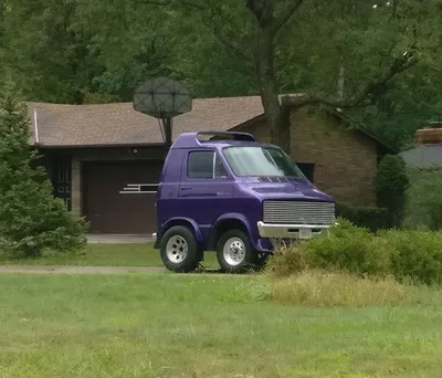 30 Of The Funniest Looking Cars People Have Stumbled Upon